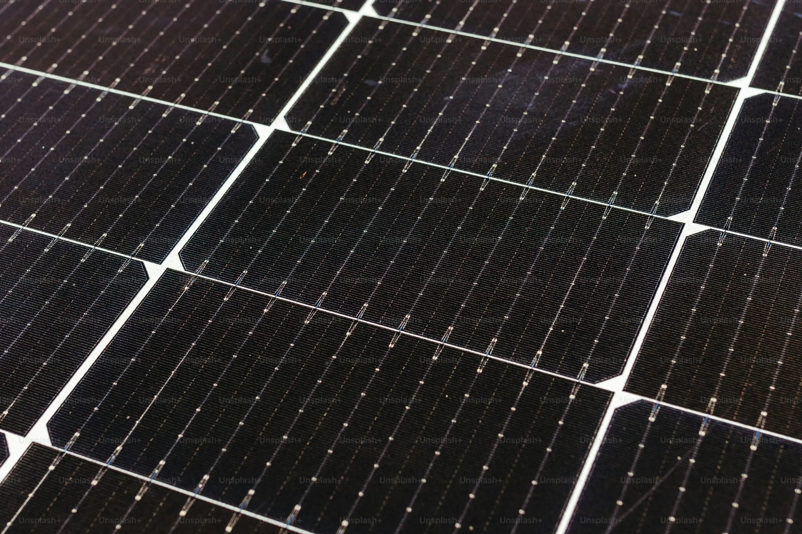 Eine Nahaufnahme von Solarzellen.