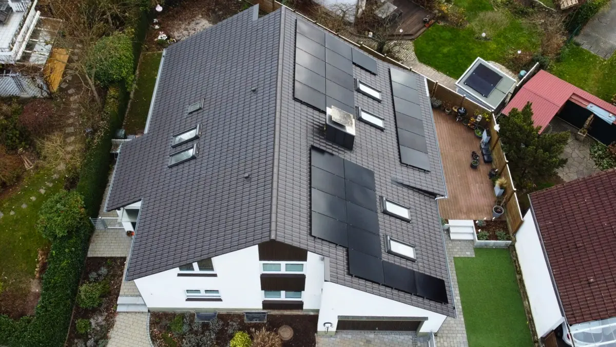 Eine Solaranlage auf einem Hausdach in Laudenbach
