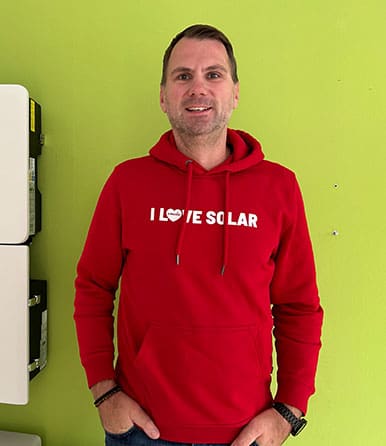 Ein Porträt von dem Mitarbeiter Daniel Schellhase von enerix Essen.