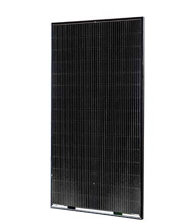 ein einzelnes schwarzes Solarmodul der Firma Solar Fabrik