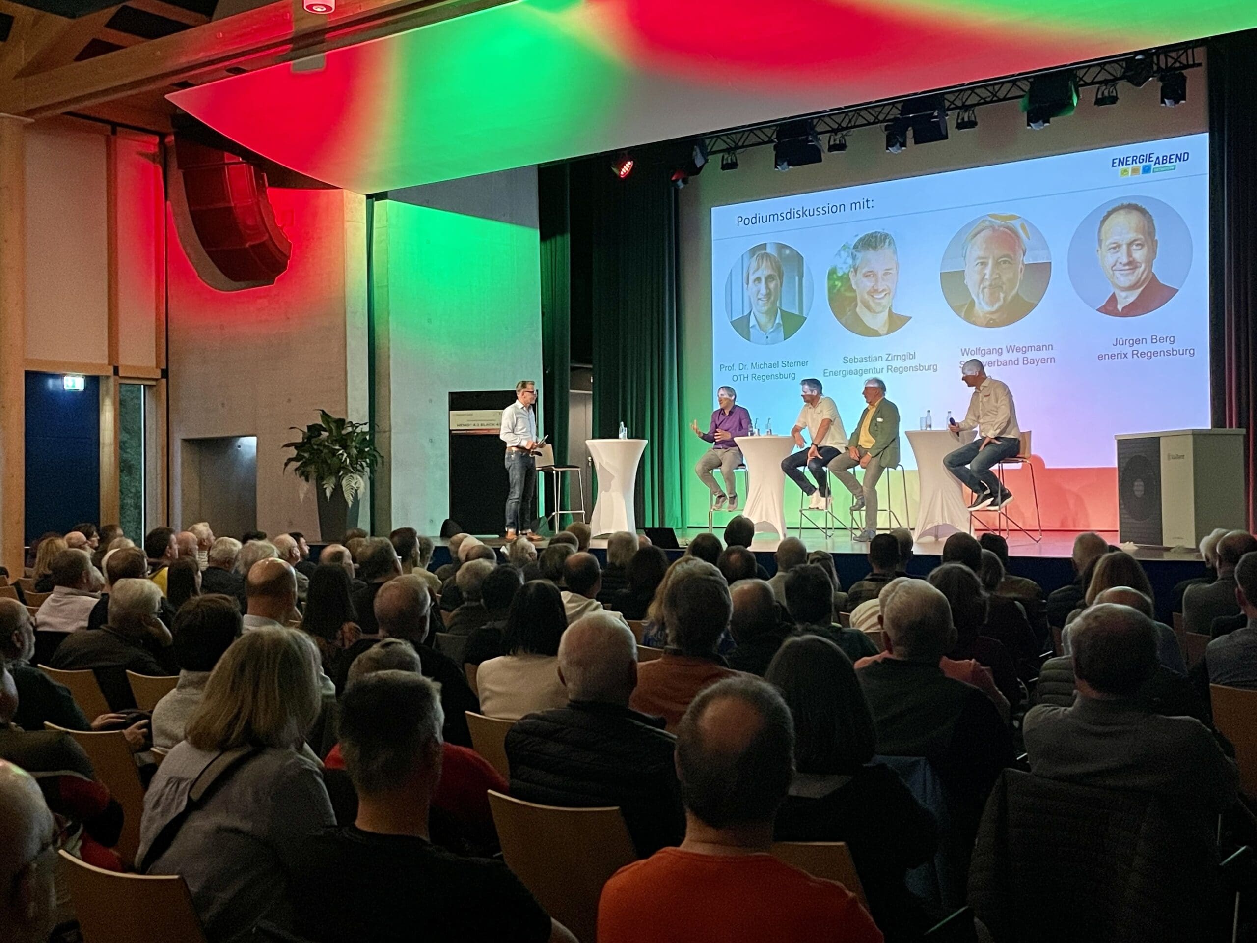 Ein Event von enerix Regensburg mit sehr vielen Besuchern und einem spannenden Vortrag.