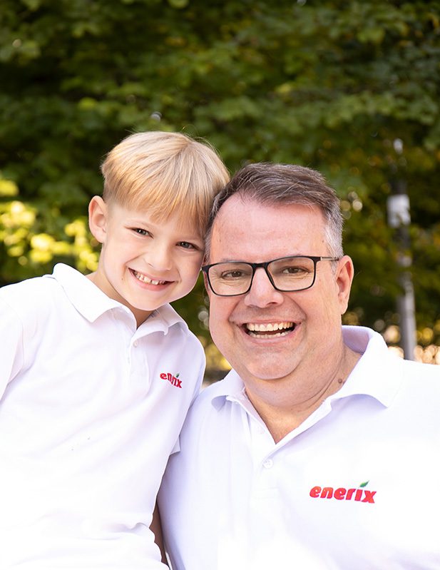 Der Geschäftsführer Roman Choreny mit seinem Sohn