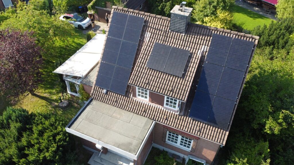 Photovoltaikanlage auf einem Hausdach in Kiel