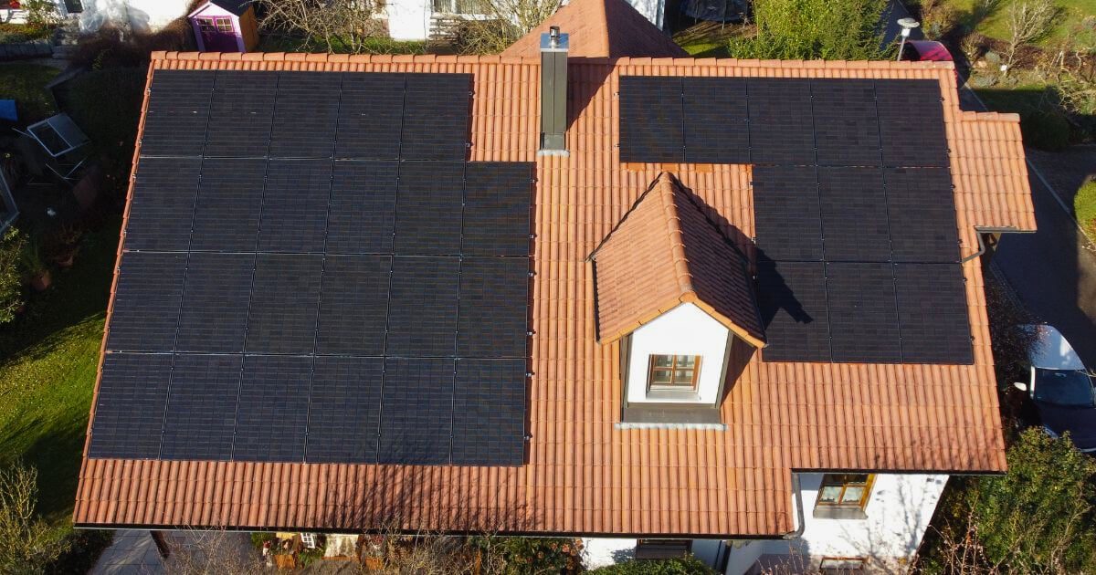 Photovoltaikanlage auf einem Hausdach in Donauwörth