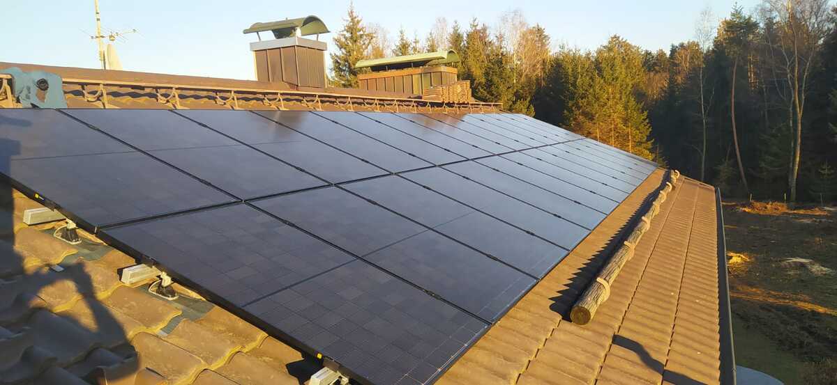 Photovoltaikanlage auf einem Hausdach in Kolbermoor