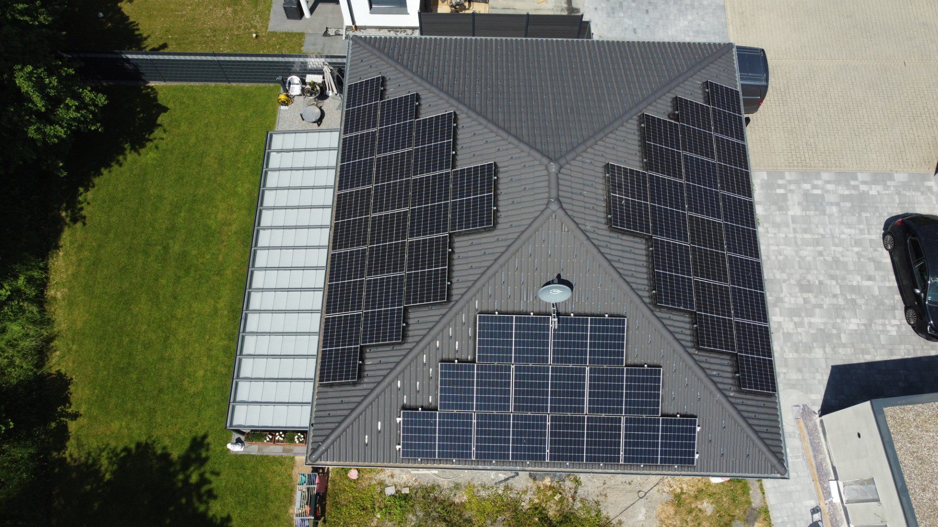 Eine Solaranlage auf einem Hausdach in Rimbach