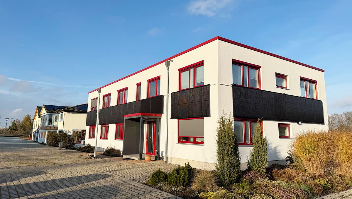 Ein Haus in Rostock mit einer Fassaden-PV Anlage