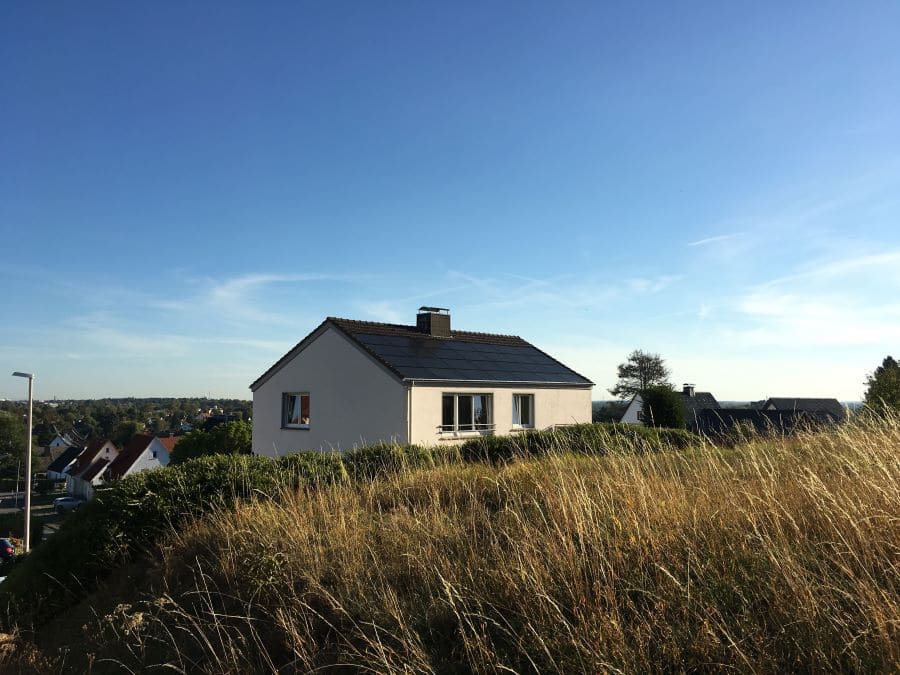 Eine PV Anlage auf einem Dach. 