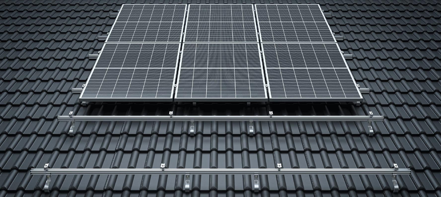 Photovoltaik-Unterkonstruktion auf Ziegeldach mit montierten Solarmodulen – stabile Dachmontage mit Aluminium-Schienen-System.