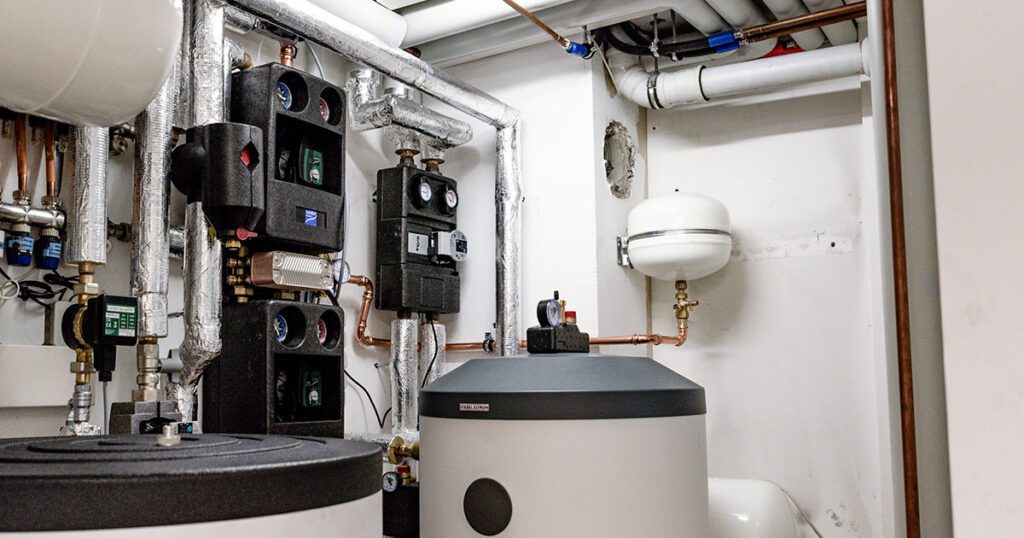 Wärmepumpenkomponenten im Innenraum