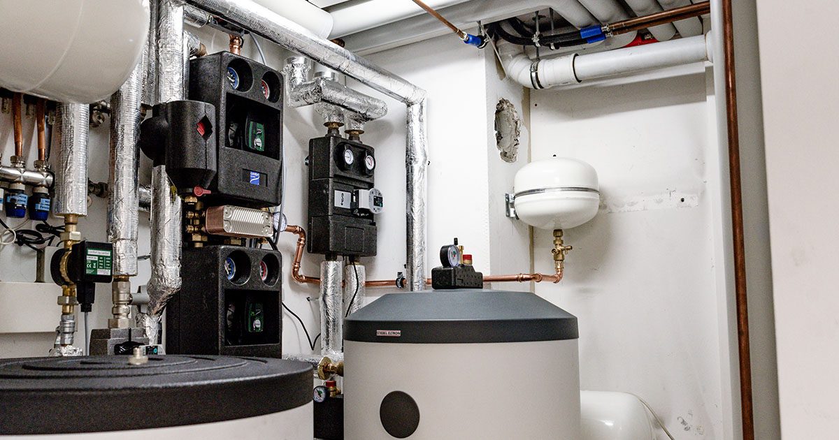 Wärmepumpenkomponenten im Innenraum